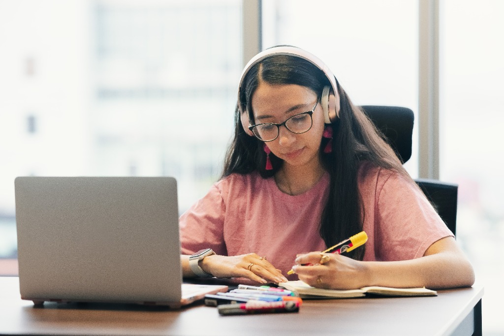 Student Learning Online with British Online Academy